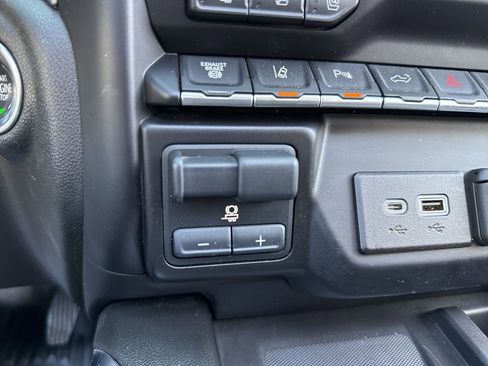 Used 2023 GMC Sierra 3500 Denali w/ Denali Black Diamond Edition image 51