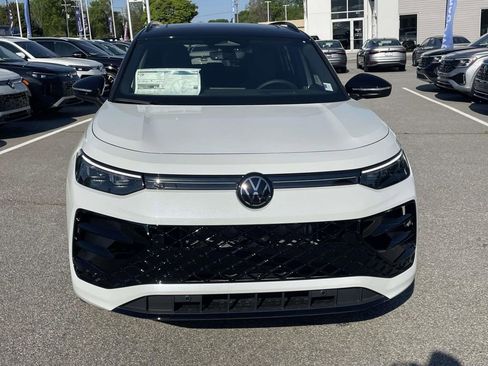 New 2026 Volkswagen Tiguan SE R-Line FWD image 2