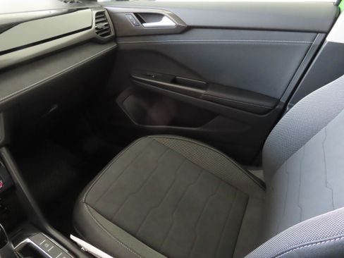 New 2026 Volkswagen Taos SE FWD image 20