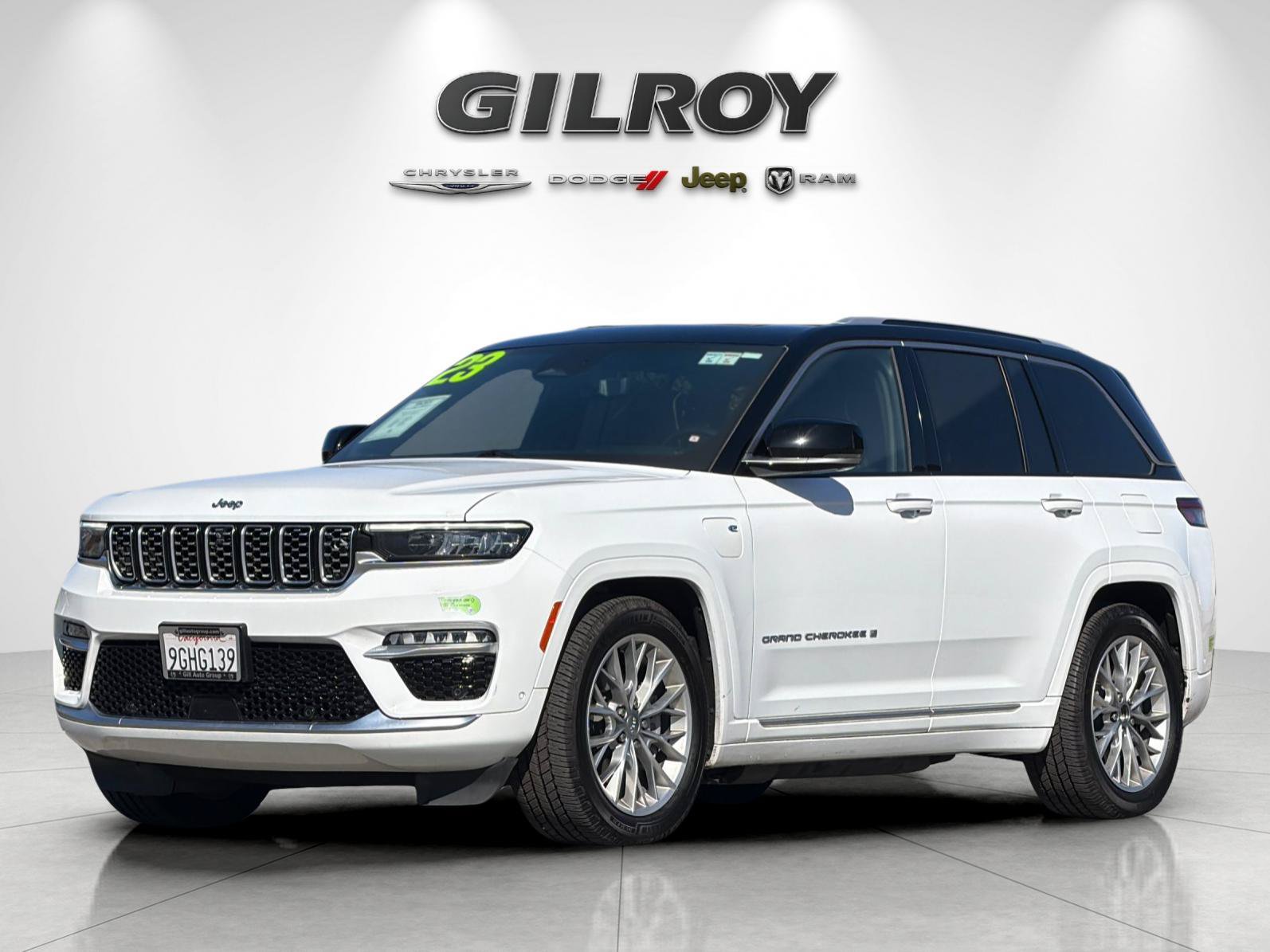 Used 2023 Jeep Grand Cherokee Summit w/ Advanced Protech Group IV AWD/4WD image 8