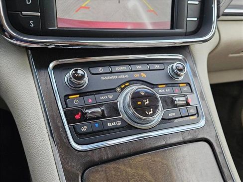 Used 2018 Lincoln Continental Select w/ Continental Climate Package image 24