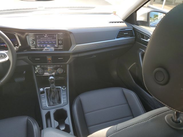 Certified 2024 Volkswagen Jetta SE w/ Panoramic Sunroof Package FWD image 9