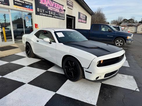 Used 2018 Dodge Challenger R/T w/ Driver Convenience Group image 4