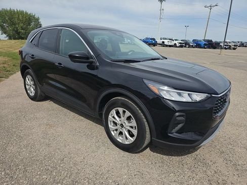 Used 2023 Ford Escape Active w/ Tech Pack #2 AWD/4WD image 7