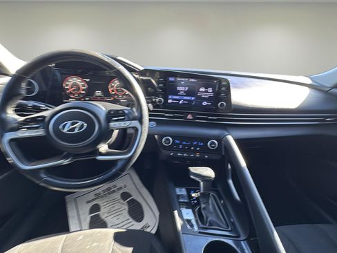 Used 2021 Hyundai Elantra SEL w/ Convenience + Premium Package image 9