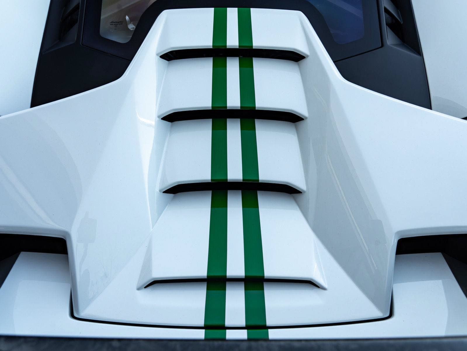Used 2018 Lamborghini Huracan Performante AWD/4WD image 14
