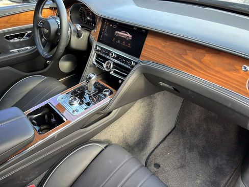 Used 2022 Bentley Flying Spur V8 image 2