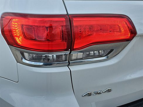 Used 2019 Jeep Grand Cherokee Limited image 35