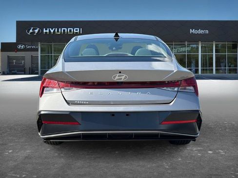 Used 2025 Hyundai Elantra SEL FWD image 5