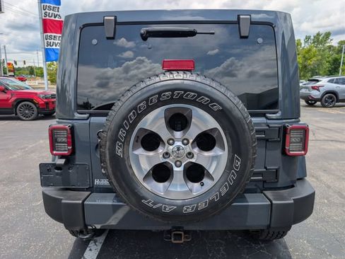 Used 2016 Jeep Wrangler Unlimited Sahara w/ Connectivity Group AWD/4WD image 4