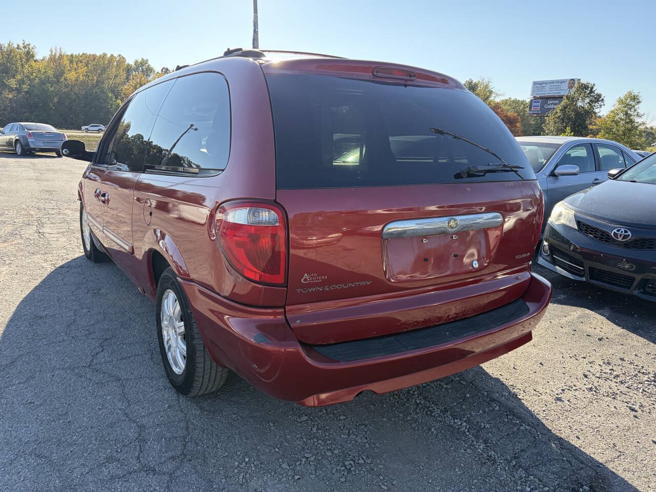 Used 2007 Chrysler Town & Country Touring FWD image 4
