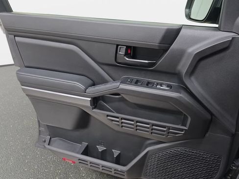 Certified 2025 Toyota Tacoma SR5 AWD/4WD image 24