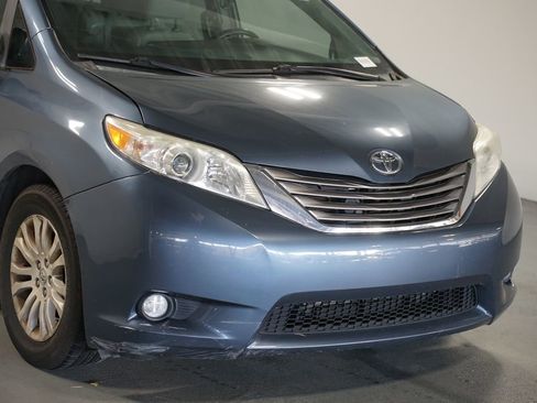 Used 2015 Toyota Sienna XLE image 4