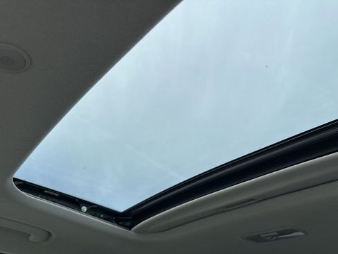 Used 2022 Hyundai Venue SEL FWD image 22
