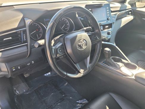 Used 2022 Toyota Camry SE image 11
