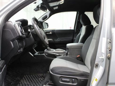 Used 2021 Toyota Tacoma TRD Sport image 9