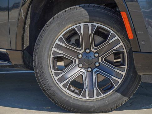 Used 2024 Jeep Wagoneer Series II w/ Flexible Seating Group image 2