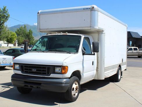 Used 2007 Ford E-450 and Econoline 450 RWD image 2