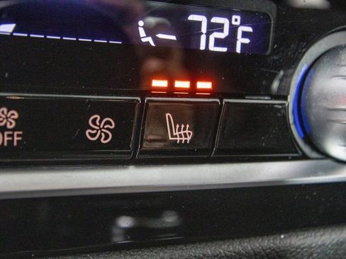 Used 2023 BMW 540i w/ Convenience Package image 25