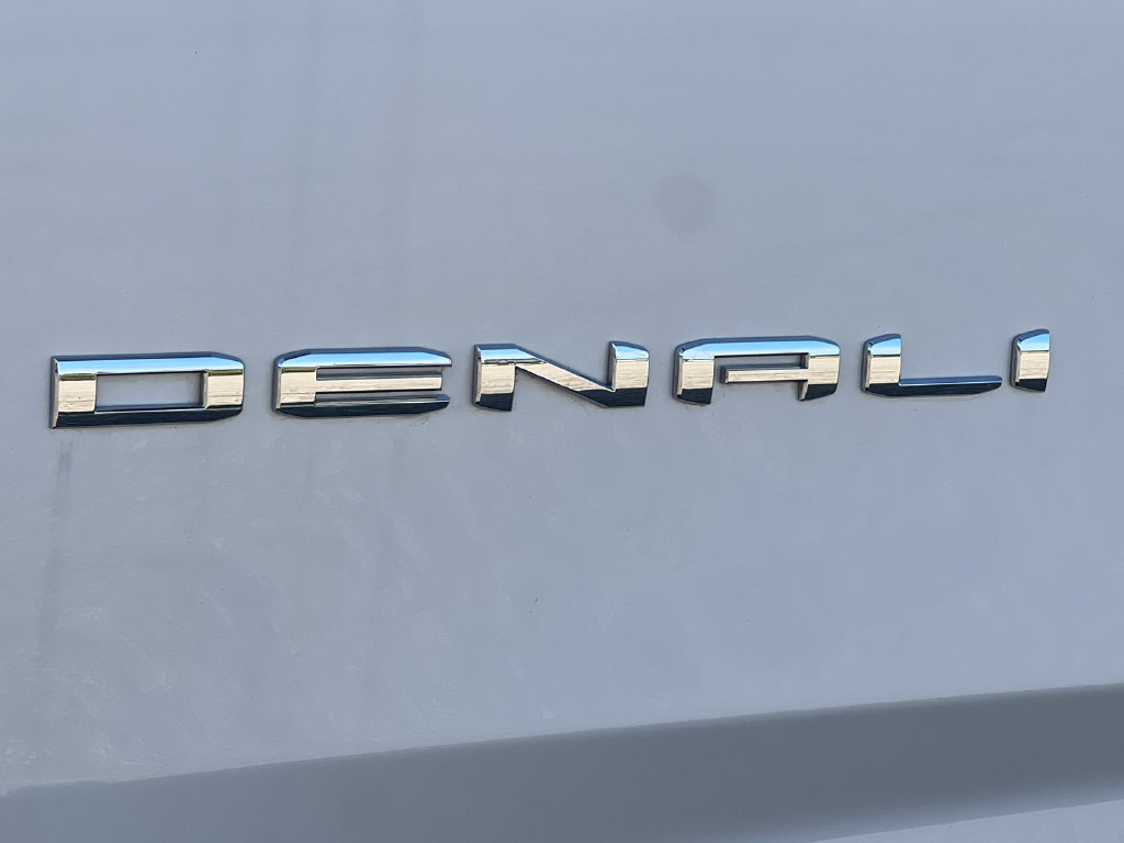 Used 2023 GMC Yukon XL Denali Ultimate AWD/4WD image 12
