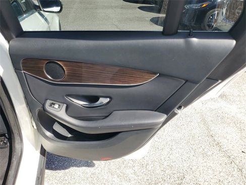 Used 2020 Mercedes-Benz GLC 300 image 32