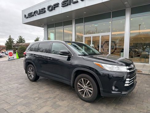 Used 2019 Toyota Highlander XLE image 6