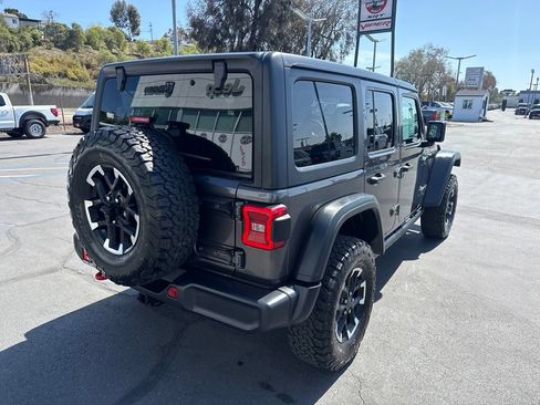Certified 2025 Jeep Wrangler Unlimited Rubicon w/ Convenience Group AWD/4WD image 8