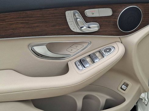 Used 2022 Mercedes-Benz GLC 300 4MATIC image 10