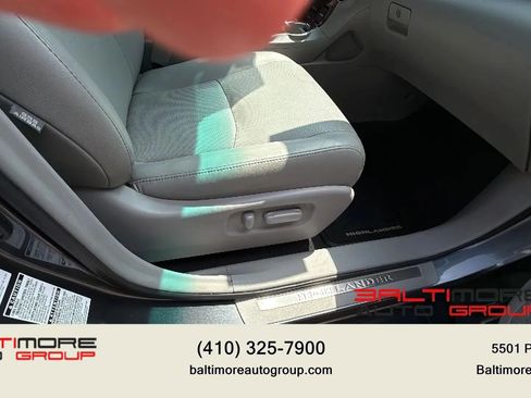 Used 2012 Toyota Highlander Limited w/ Tow Pkg AWD/4WD image 25