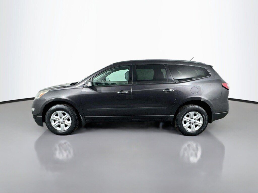 Used 2015 Chevrolet Traverse LS FWD image 2