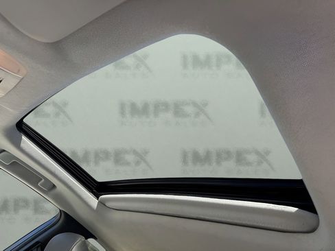 Used 2018 Toyota Prius Four image 11