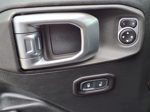 Used 2020 Jeep Gladiator Sport w/ Quick Order Package 24S image 18