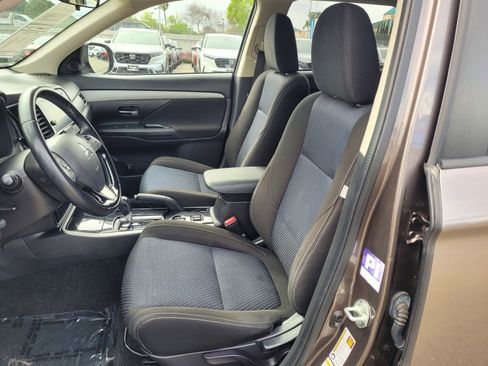 Used 2018 Mitsubishi Outlander SE image 10