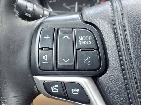 Used 2014 Toyota Highlander XLE AWD/4WD image 36