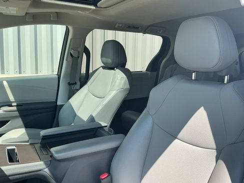 Used 2024 Toyota Sienna XLE w/ XLE Plus Package AWD/4WD image 9