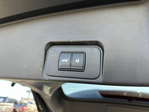 Used 2024 Nissan Rogue SV image 37