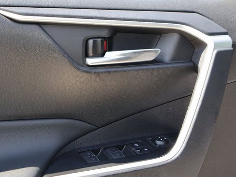 Used 2024 Toyota RAV4 SE image 21