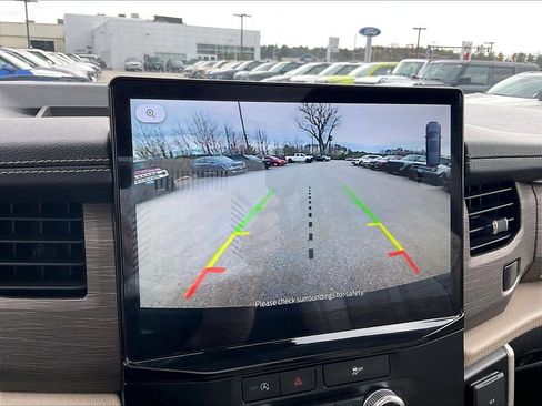 Used 2024 Ford Expedition Limited image 19