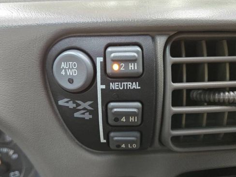 Used 2001 Chevrolet Blazer LT AWD/4WD image 1