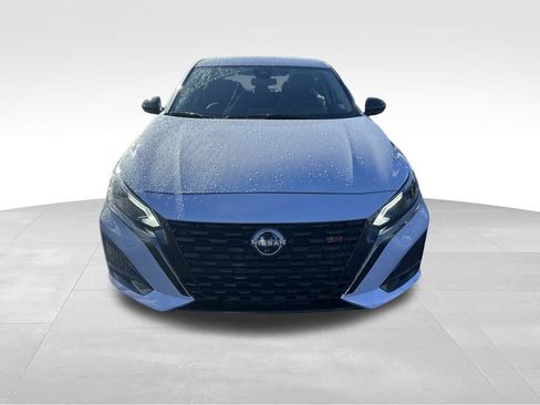 Used 2023 Nissan Altima 2.5 SR image 2