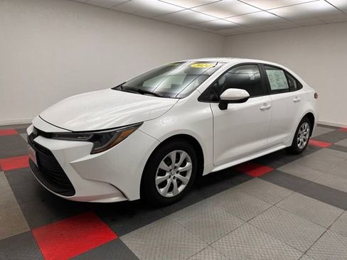 Used 2024 Toyota Corolla LE image 3
