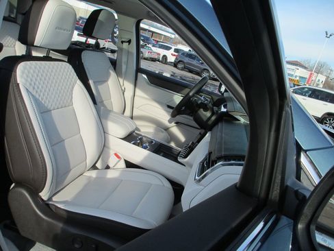 Certified 2025 GMC Acadia Denali w/ Super Cruise Package image 23