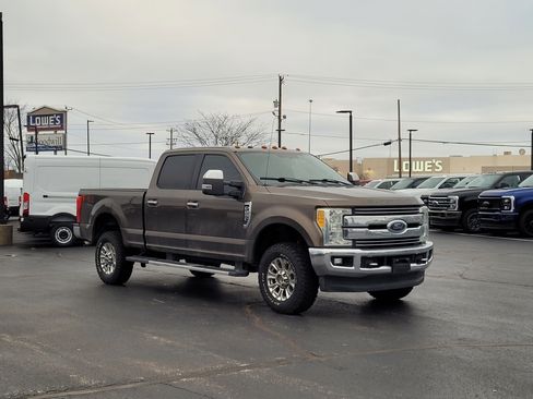 Used 2017 Ford F250 Lariat w/ Chrome Package image 1