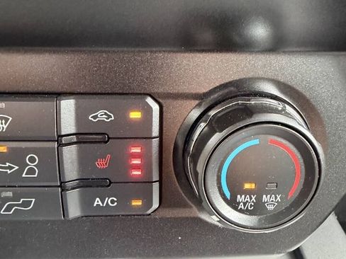 Used 2019 Ford F150 XLT w/ Equipment Group 302A Luxury AWD/4WD image 33