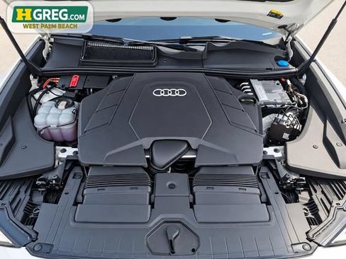 Used 2019 Audi Q8 Prestige w/ Adaptive Chassis Package AWD/4WD image 17