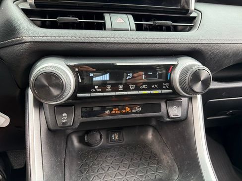 Used 2024 Toyota RAV4 LE AWD/4WD image 12