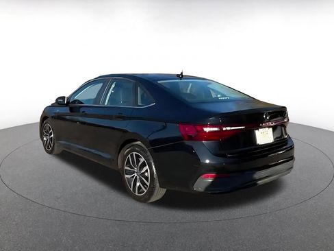 Used 2025 Volkswagen Jetta SE image 10