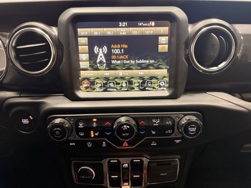 Used 2022 Jeep Wrangler Unlimited Sahara image 34