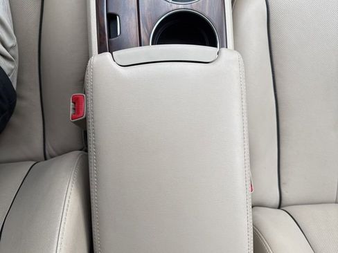 Used 2015 Toyota Venza Limited image 17