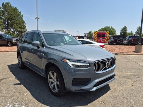 Used 2023 Volvo XC90 B5 Core AWD/4WD image 3